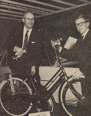 Rouwenhorst en Valk met Germaan Compact-fiets