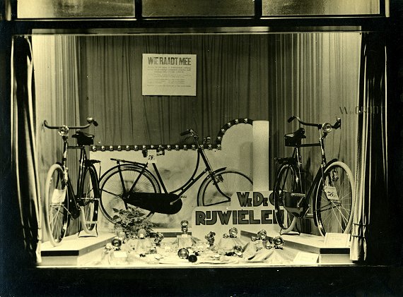 Etalage W. de Groot, 1935